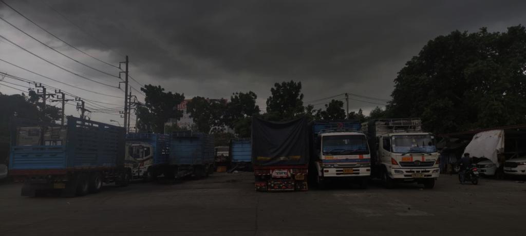 รถบรรทุกรับจ้าง จอดที่สุวรรณบุตร